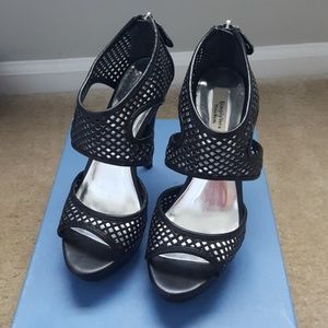 Simply vera Vera Wang sandals. Like new